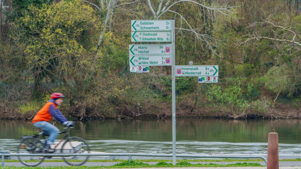 Fußgängerverein will Radfahren in Frankfurter Parks einschränken