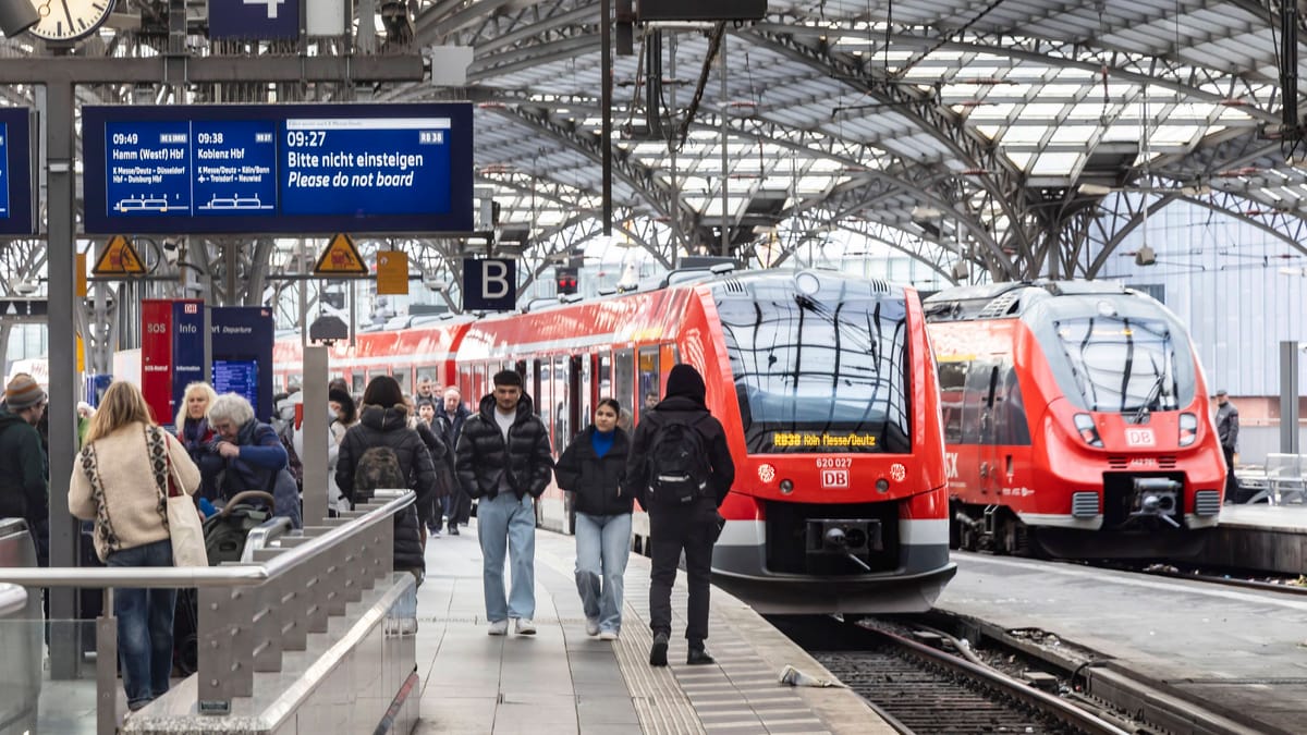 Deutsche Bahn: Zugstrecke bei Köln nach Brand gesperrt – Chaos droht