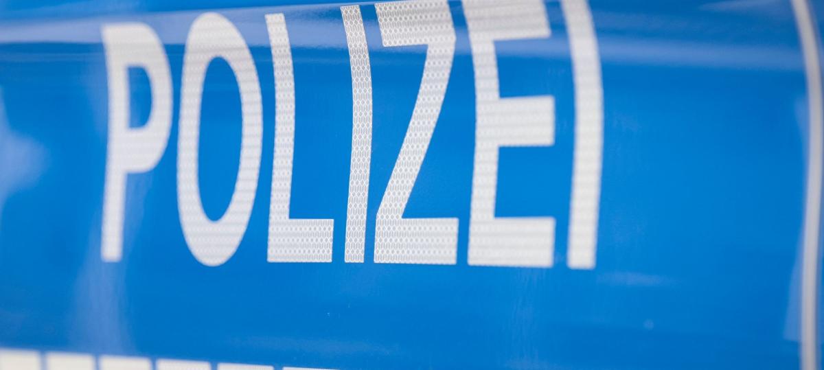 Radfahrerin stürzt bei Unfall im Kreisverkehr in Kaufering