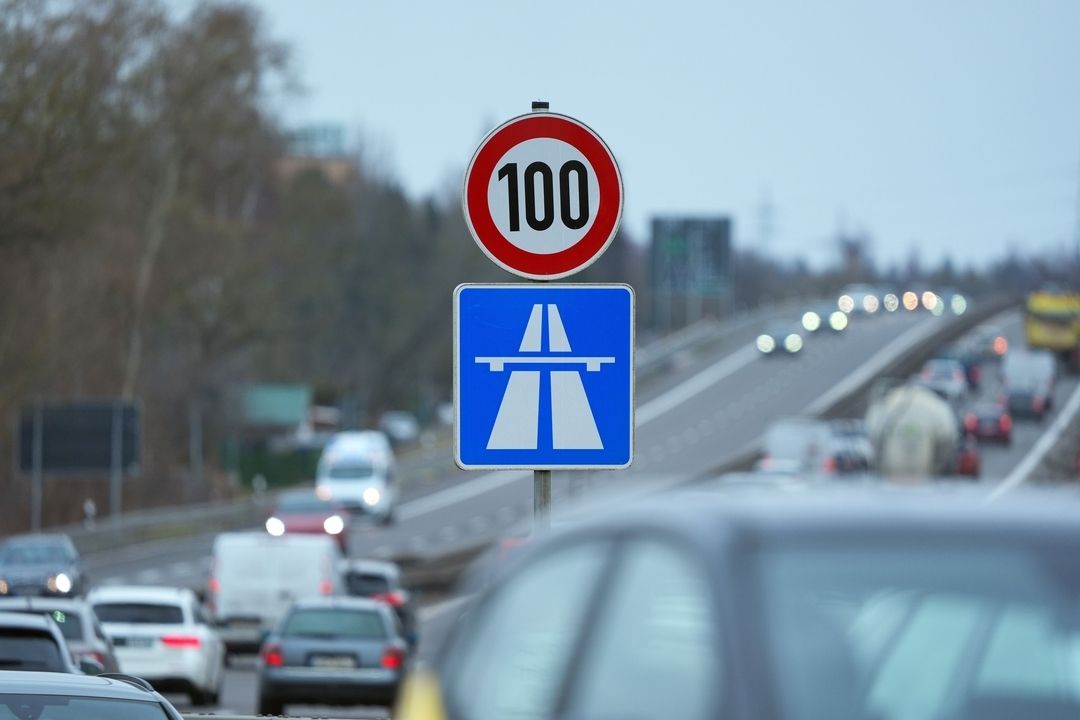 Tempolimit zum Spritsparen: Hilft langsames Fahren wirklich?