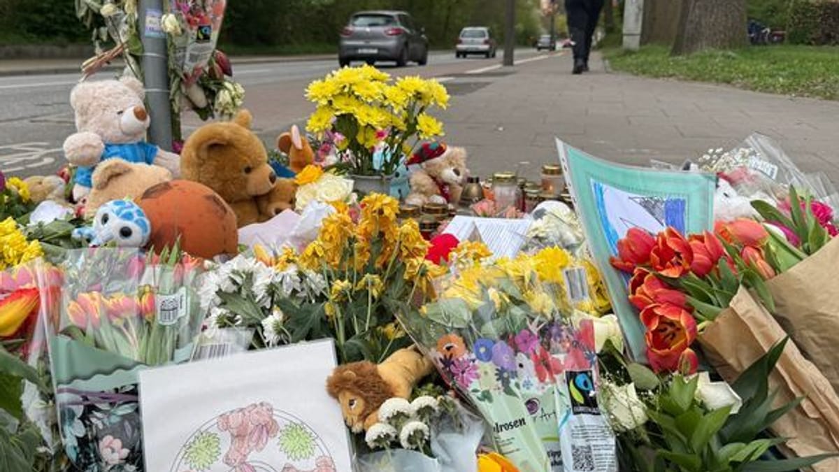 Hamburg-Wilstorf: Ghostbike-Mahnwache für Elfjährigen
