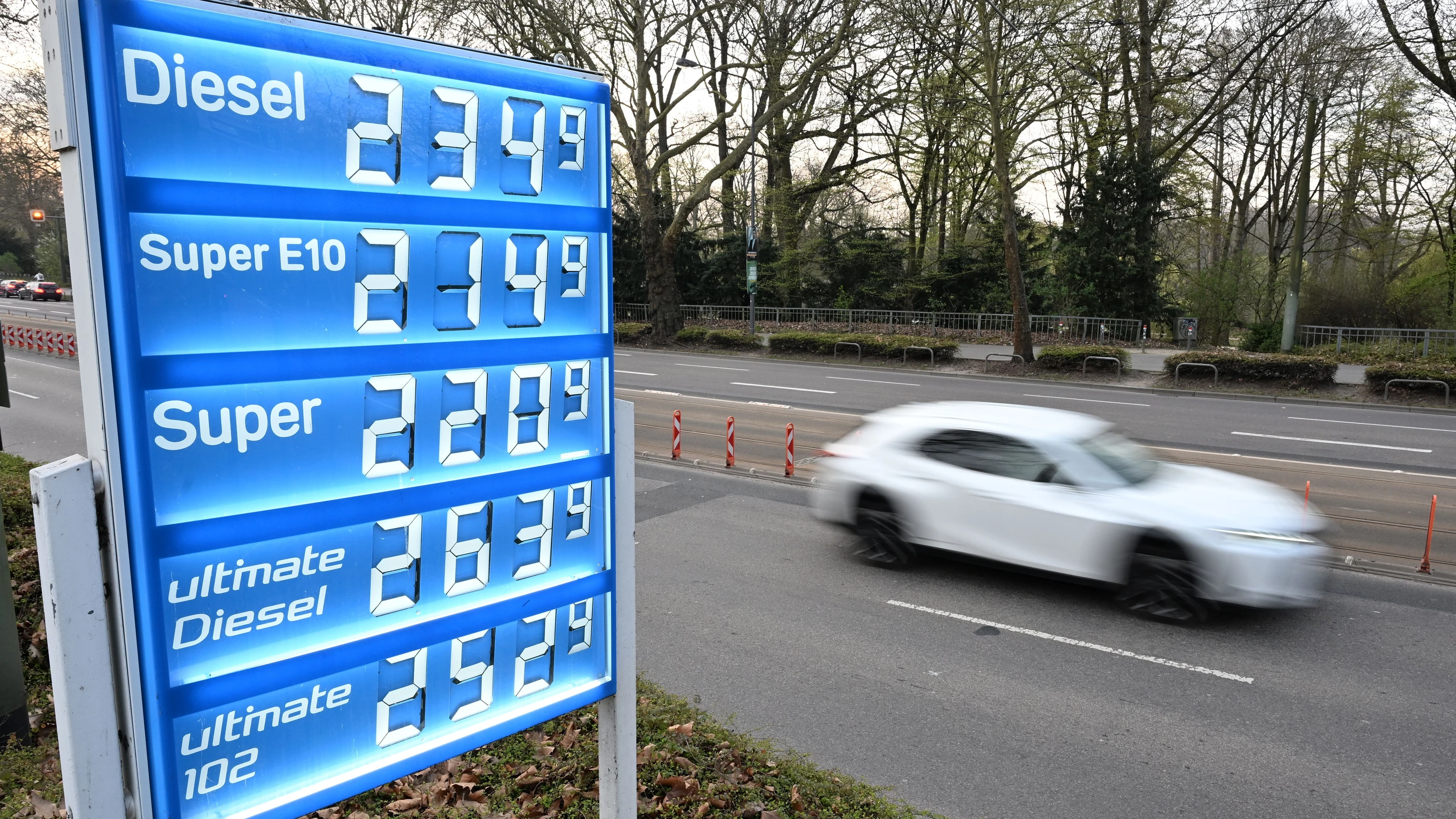 Gegenteil des Gewollten erreicht: ADAC: Neue Tankregel verteuert das Tanken