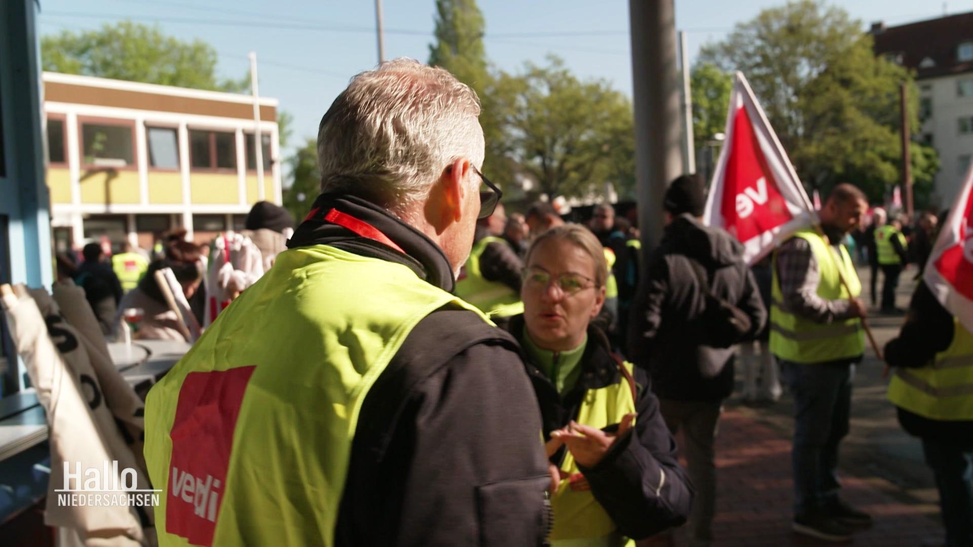 Warnstreik im öffentlichen Nahverkehr: Schulbusse betroffen