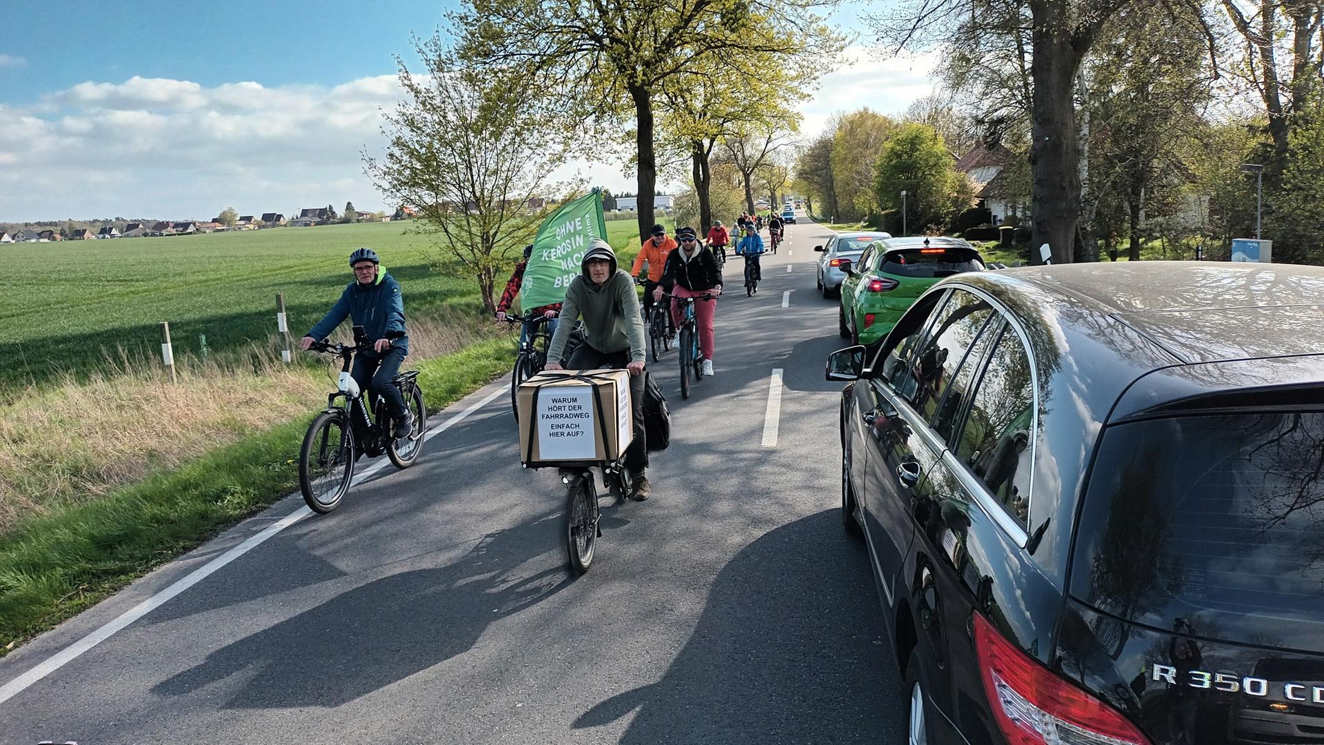 B103: Anwohner demonstrieren bei Güstrow für einen Radweg