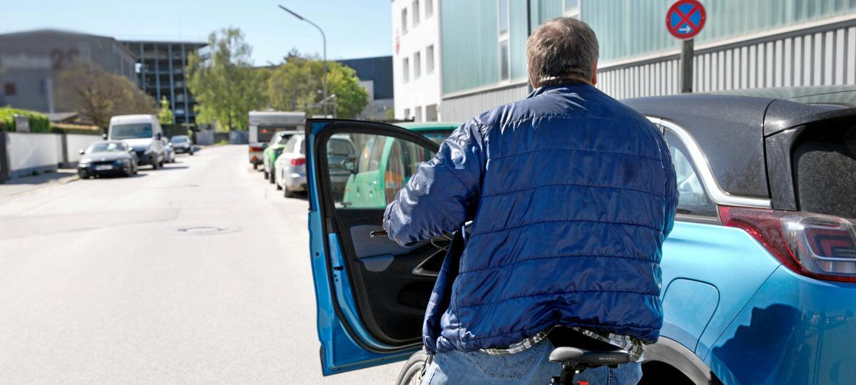 Radfahrer stirbt nach Sturz über Autotür – eine tödliche Falle, die man als Autofahrer vermeiden kann