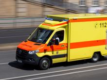 Autofahrer missachtet Vorfahrt von Radfahrer: 40-Jähriger beim Abbiegen in Babelsberg angefahren und verletzt