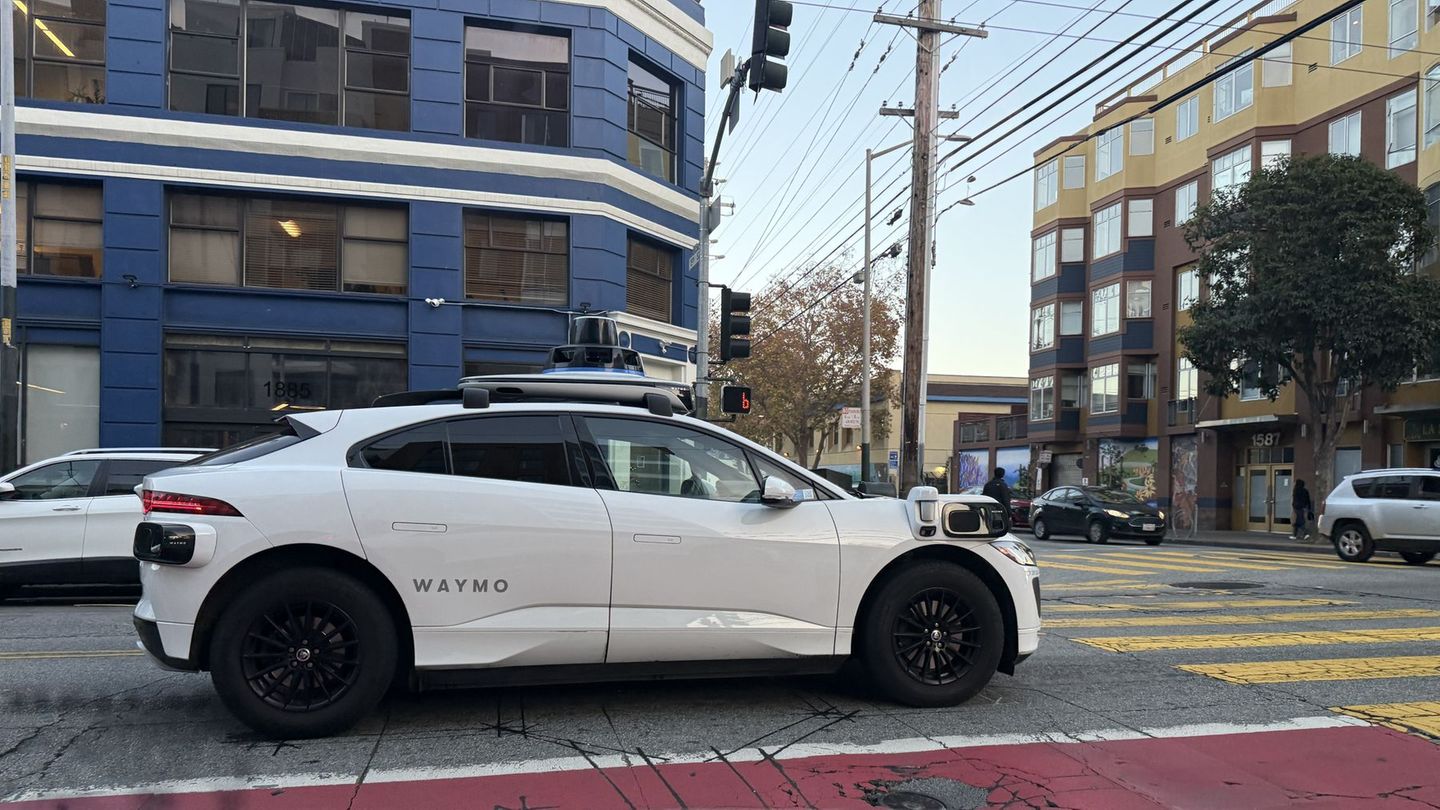 Waymo: „Zu viel verlangt“: Googles Robo-Taxis wollen sich nicht an Fahrradwege halten