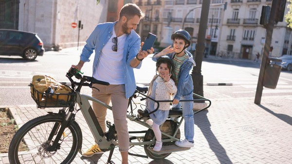 Immer mehr dieser neuen Lastenräder sind vor Grundschulen zu sehen – warum?