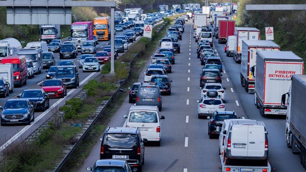 Viel Verkehr zum langen Mai-Wochenende: Hier drohen in NRW lange Staus