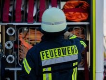 Feuerwehreinsatz in Berlin-Zehlendorf: Feuer an U3-Strecke legt U-Bahn-Verkehr lahm