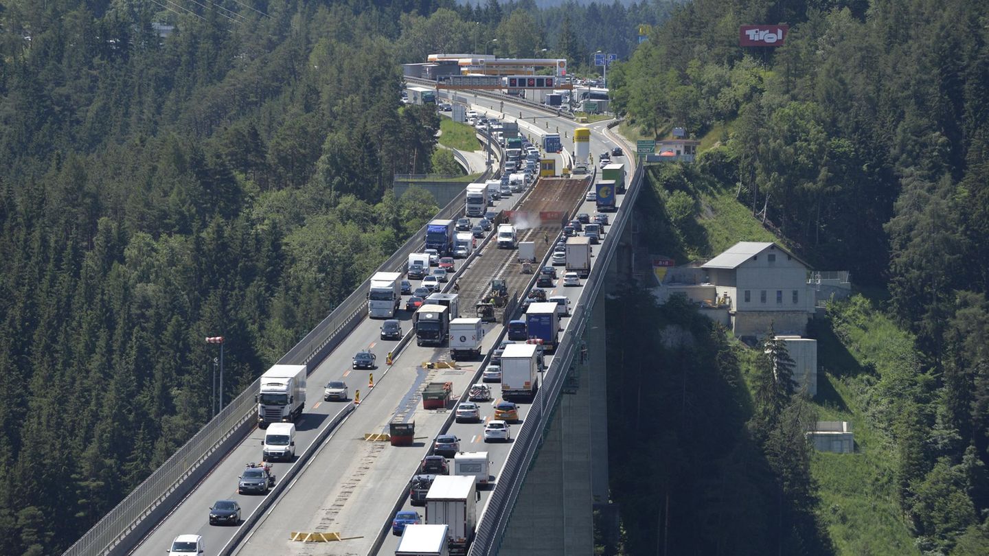 Wichtige Nord-Süd-Verbindung: Demo auf Brennerroute: Bayern kritisiert Blockade