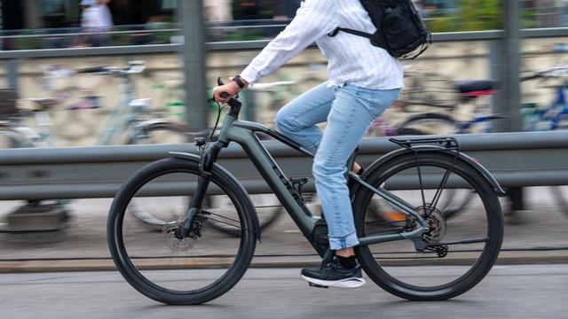 Tödlicher Unfall: Fahrradfahrer stirbt bei Unfall mit Auto
