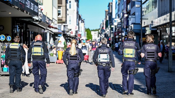 City-Patrouille Oberhausen: Wildpinkler, Biertrinker, Falschparker, Rollerklau