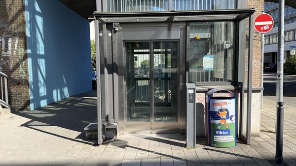 Fast ein Jahr außer Betrieb: RS1-Pannenaufzug in Mülheim funktioniert wieder