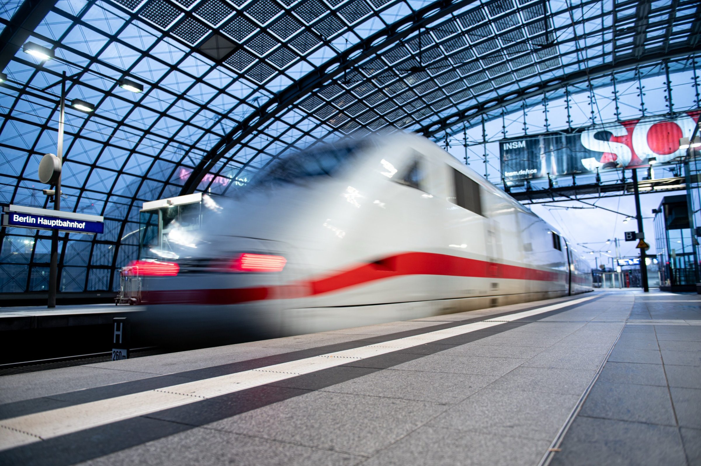 Bahnverkehr | Komplettausfall der Berliner Stadtbahn zum CSD-Wochenende
