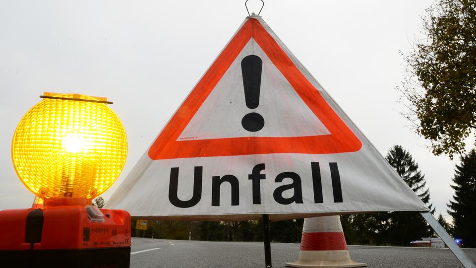 Butzbach: 75-jähriger Motorradfahrer stirbt bei Unfall mit Auto