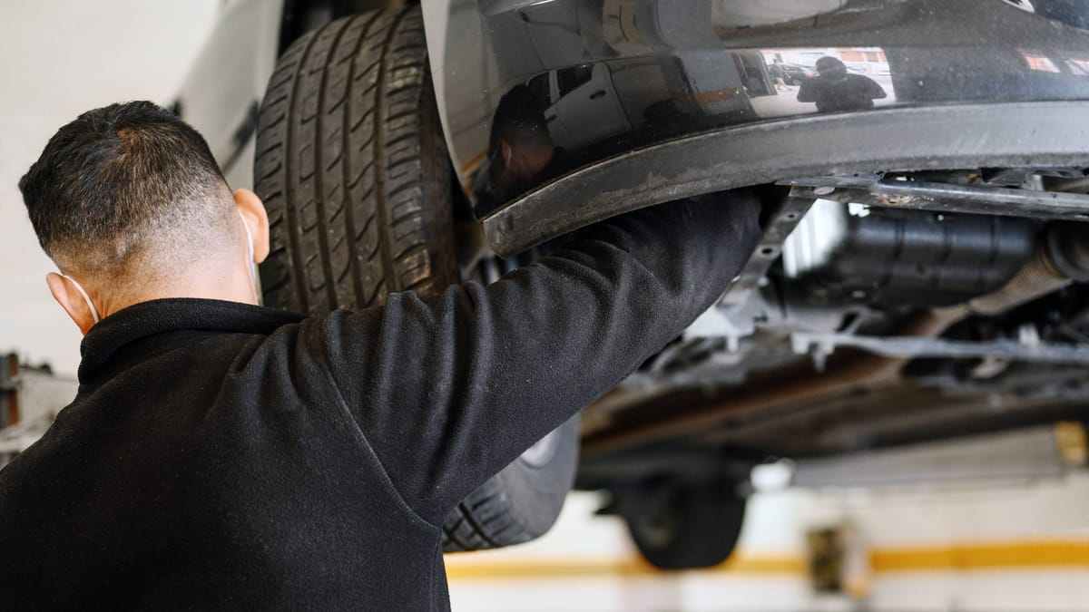 Auto-Inspektion: Mit diesen ADAC-Tipps sparen Sie in der Werkstatt