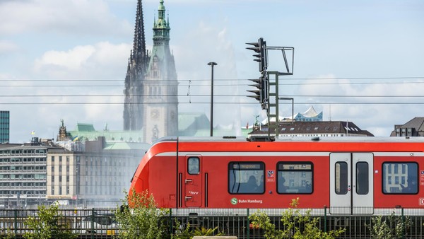 Menschen im Gleis: Wer wagt sich in Hamburg immer wieder auf die Schienen?