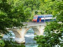 Nach Sex in erster Klasse: Bahnmitarbeiter wollen Paar aus Zug werfen – und werden attackiert