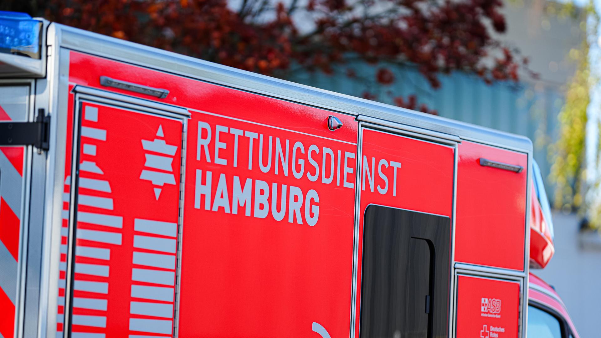 Linienbus kollidiert mit Radfahrerin in Hamburg-Rothenburgsort