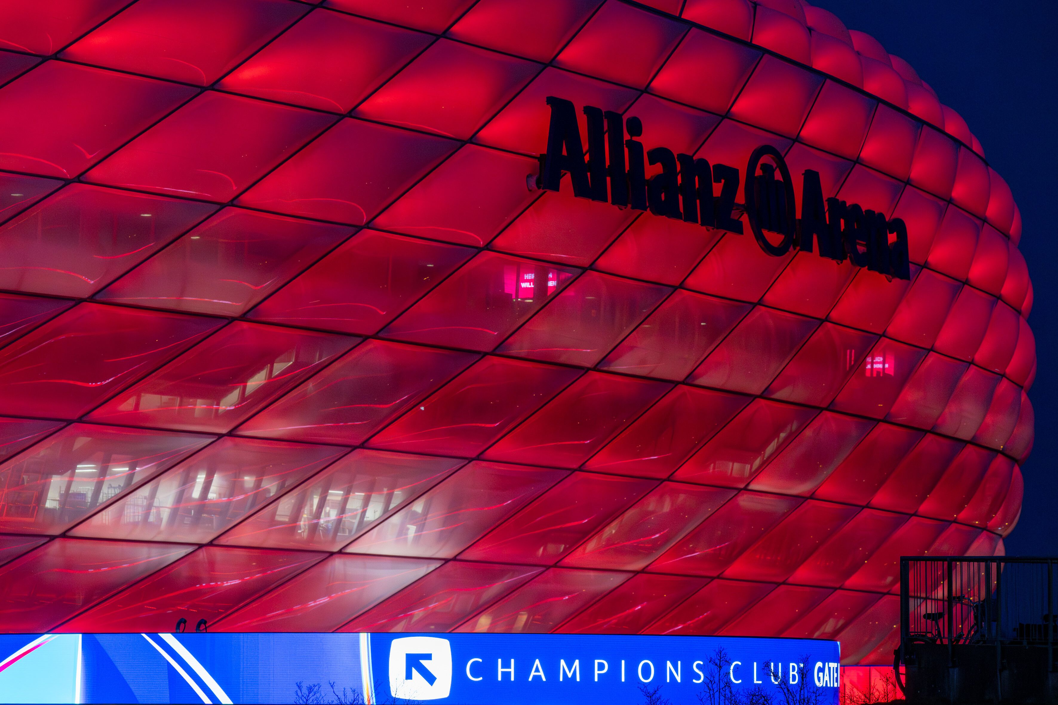 Chaos vor Bayern-Spiel: Brandalarm in U-Bahn, PSG-Fans evakuiert
