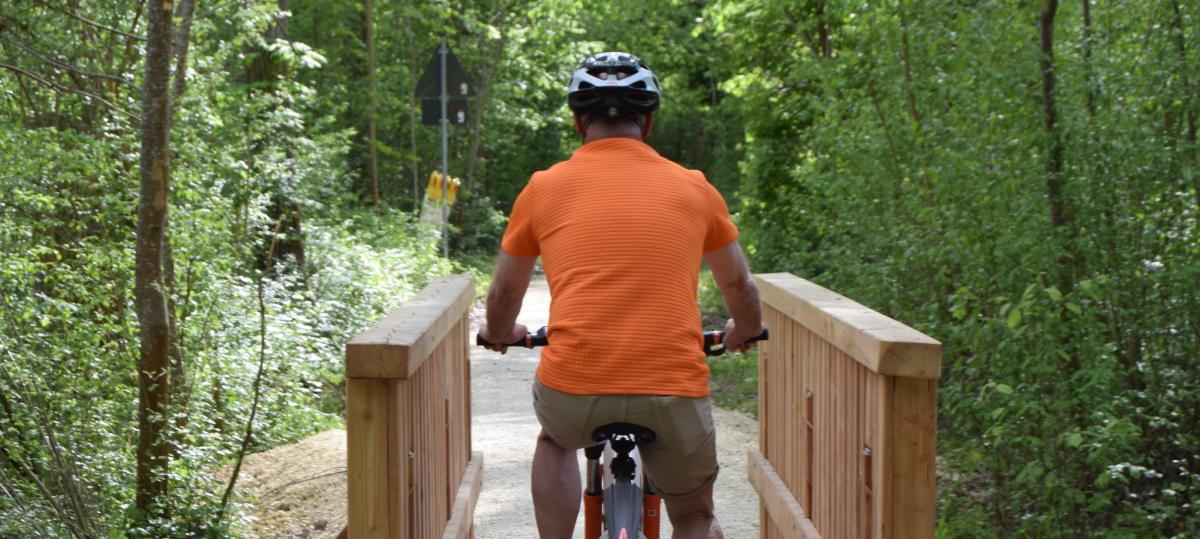 Schildbürgerstreich? Radler kritisieren zu enge Brücke auf dem Donau-Radweg