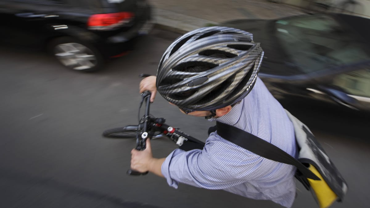 Richtigen Fahrradhelm finden: So sind Sie bei Fahrrad-Unfällen geschützt