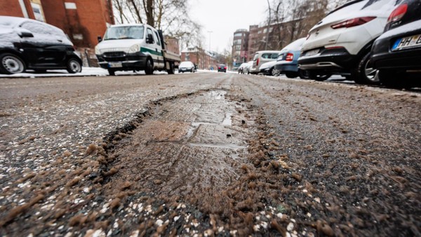 Schlaglöcher in Eimsbüttel: Diese Stadtteile sind stark betroffen – die Liste