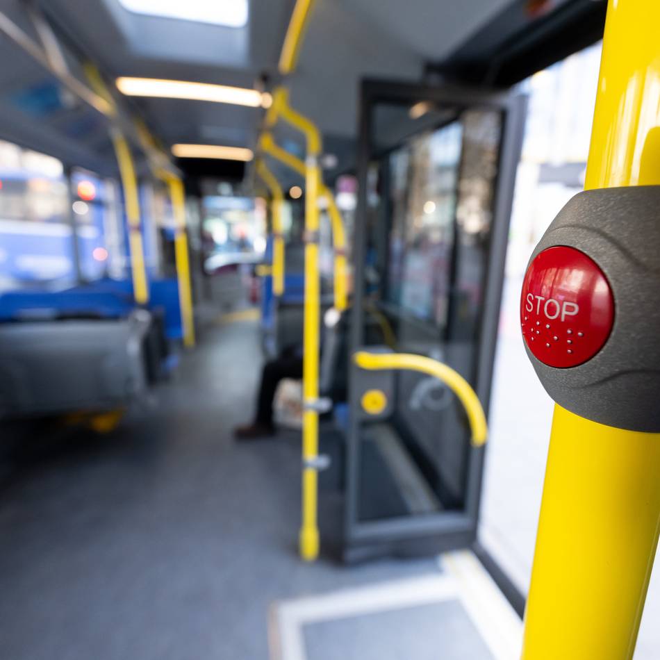 Droht der Kollaps?: Hohe Spritpreise bedrohen ÖPNV und Deutschlandticket
