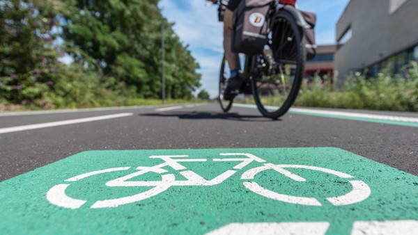 RS1 in Moers wird zur Fahrradstraße: Parkplätze auf zentraler Straße fallen weg