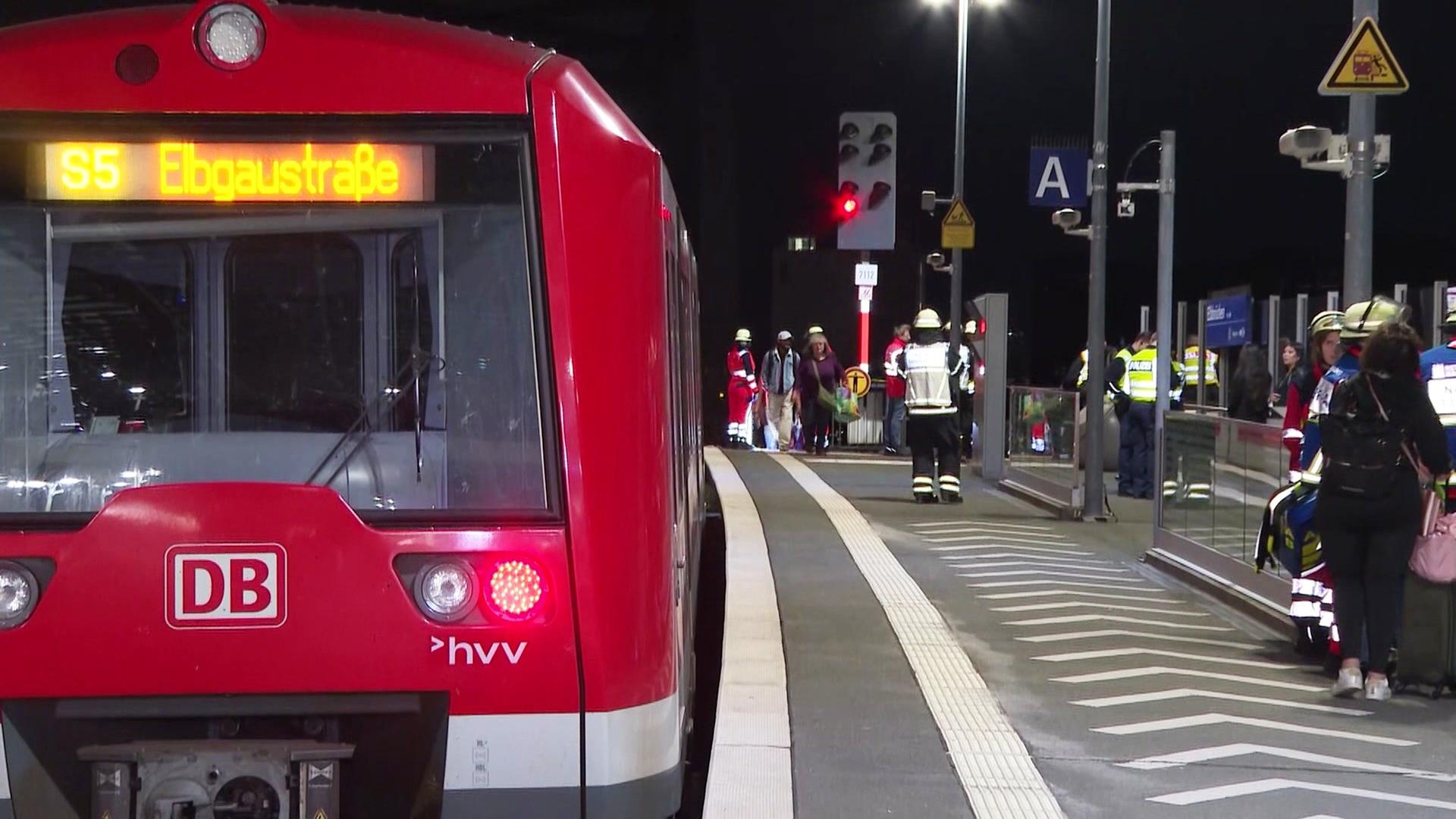 474 Menschen am Bahnhof Elbbrücken aus S-Bahn evakuiert