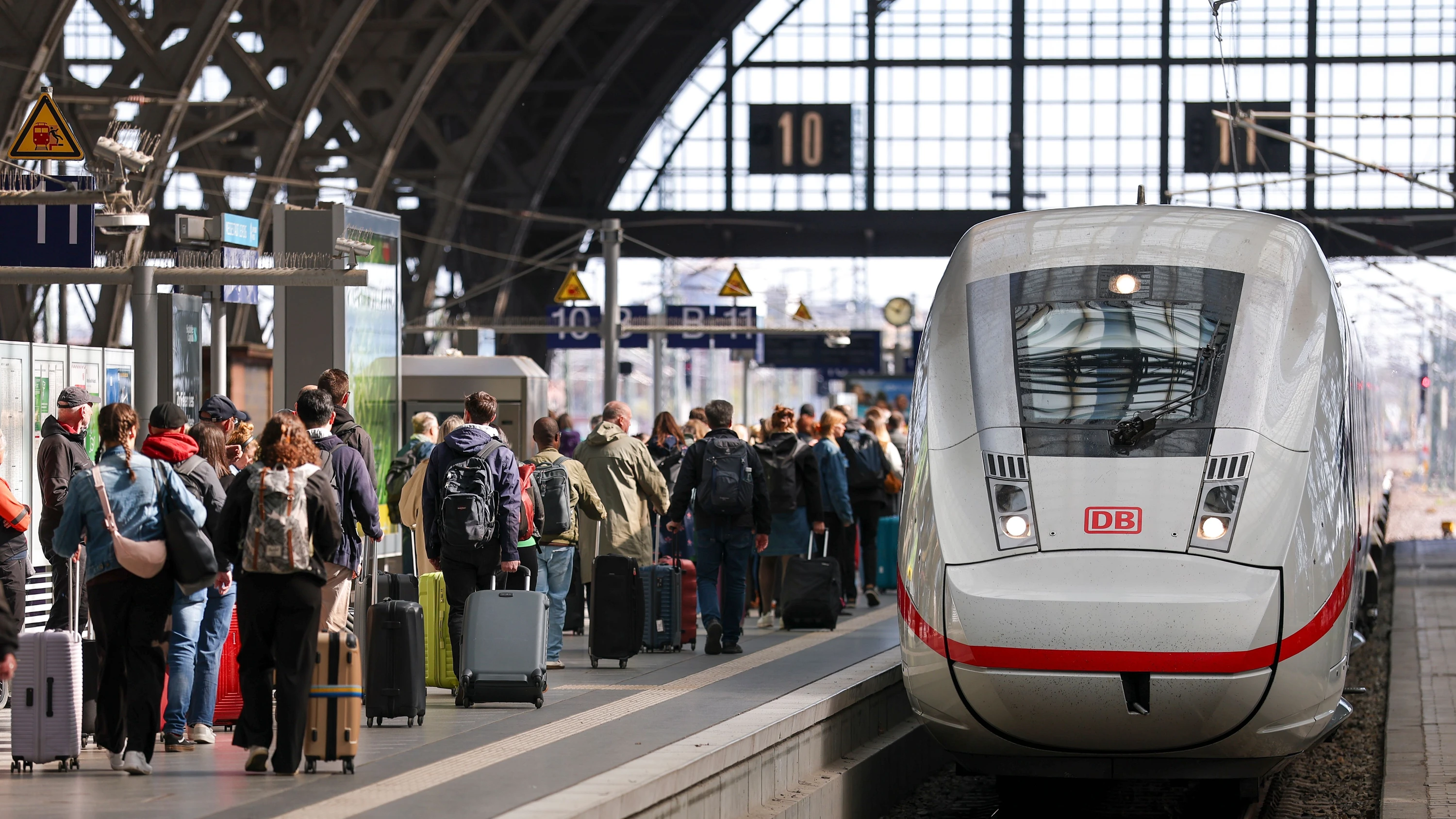 Pauschalpreis von 99,99 Euro: Deutsche Bahn wirbt mit Familien-Sommerferien-Ticket