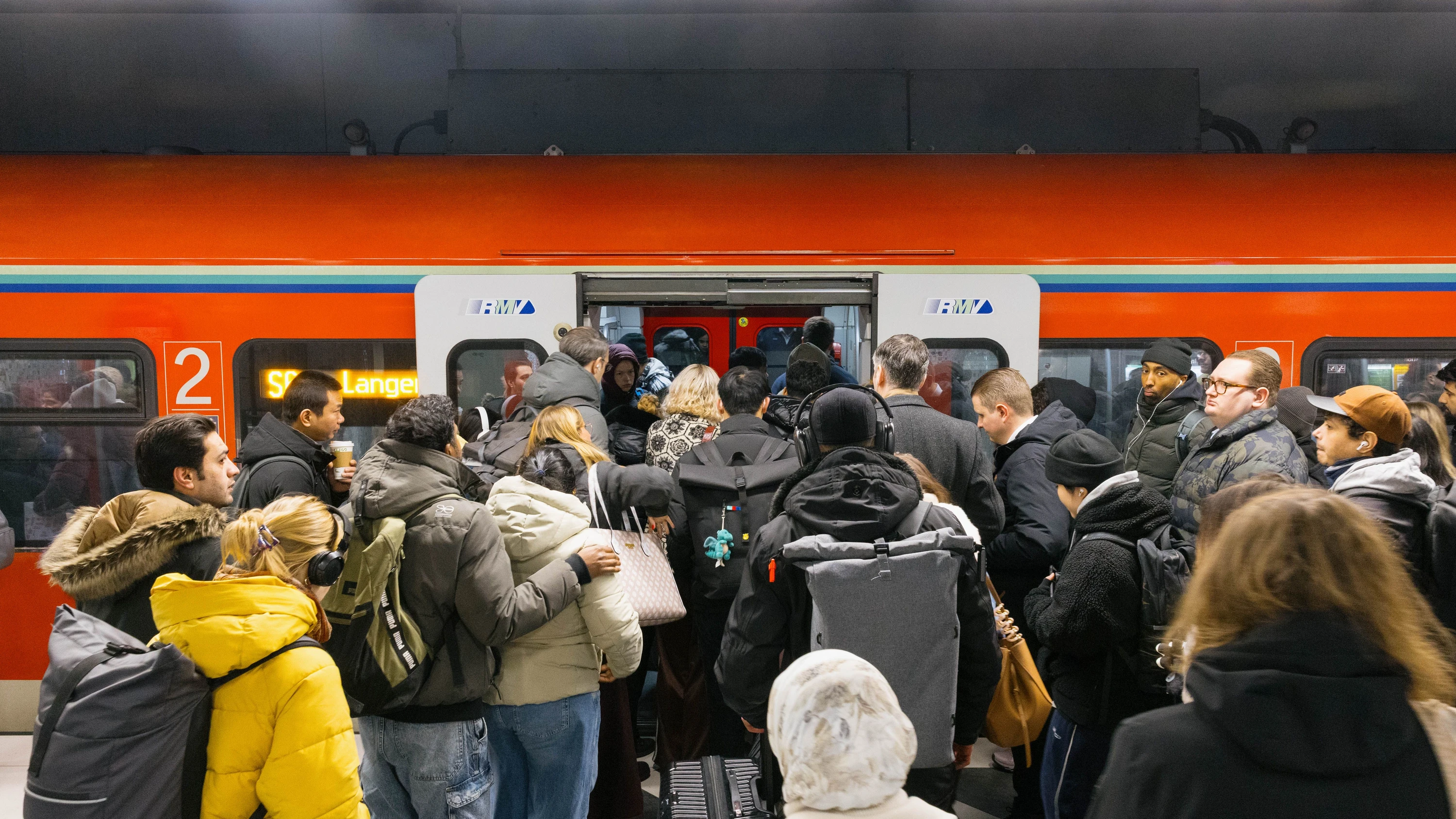 Treibstoffpreise: Teurer Sprit treibt Frankfurter in Busse und Bahnen