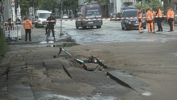 Verkehrschaos im Süden: So lange bleibt B73 nach Wasserrohrbruch gesperrt