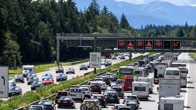 Hier warnt der ADAC vor vollen Autobahnen und Staus