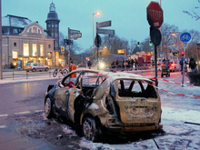 Ausgebranntes Auto: Wrack steht seit Weihnachten in Berlin-Westend herum