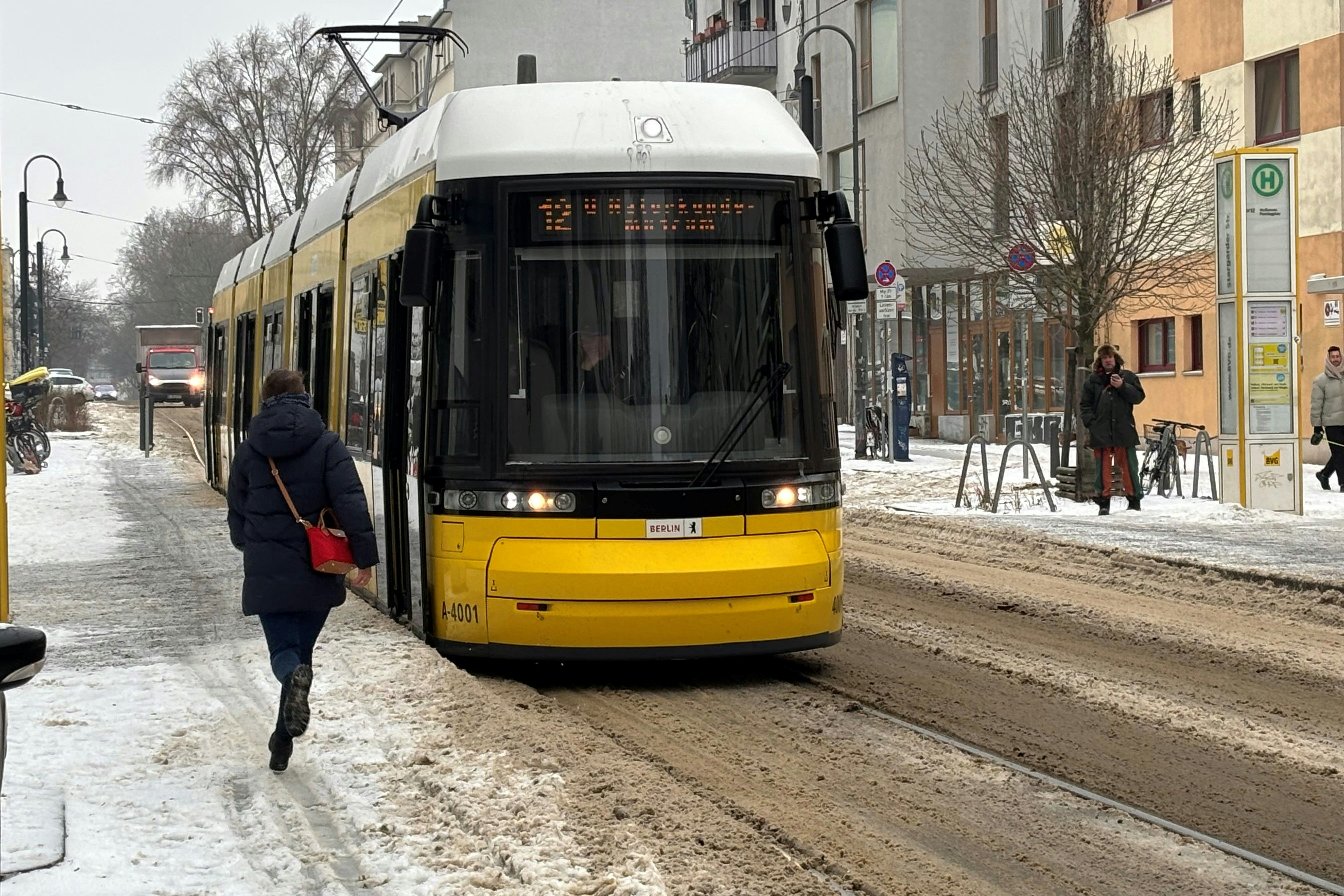 Eisregen legt Berlin lahm: Ausgerechnet die Tram beißt sich diesmal durch
