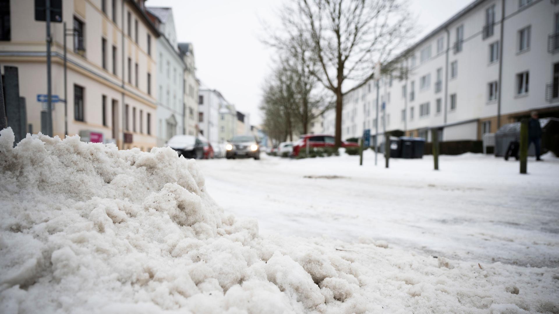 Teils extreme Glätte in MV - Gefrierender Regen in Niedersachsen