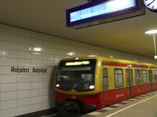 Ersatzverkehr mit Bussen: S-Bahn-Betrieb im Berliner Nord-Süd-Tunnel wird an drei Wochenenden unterbrochen