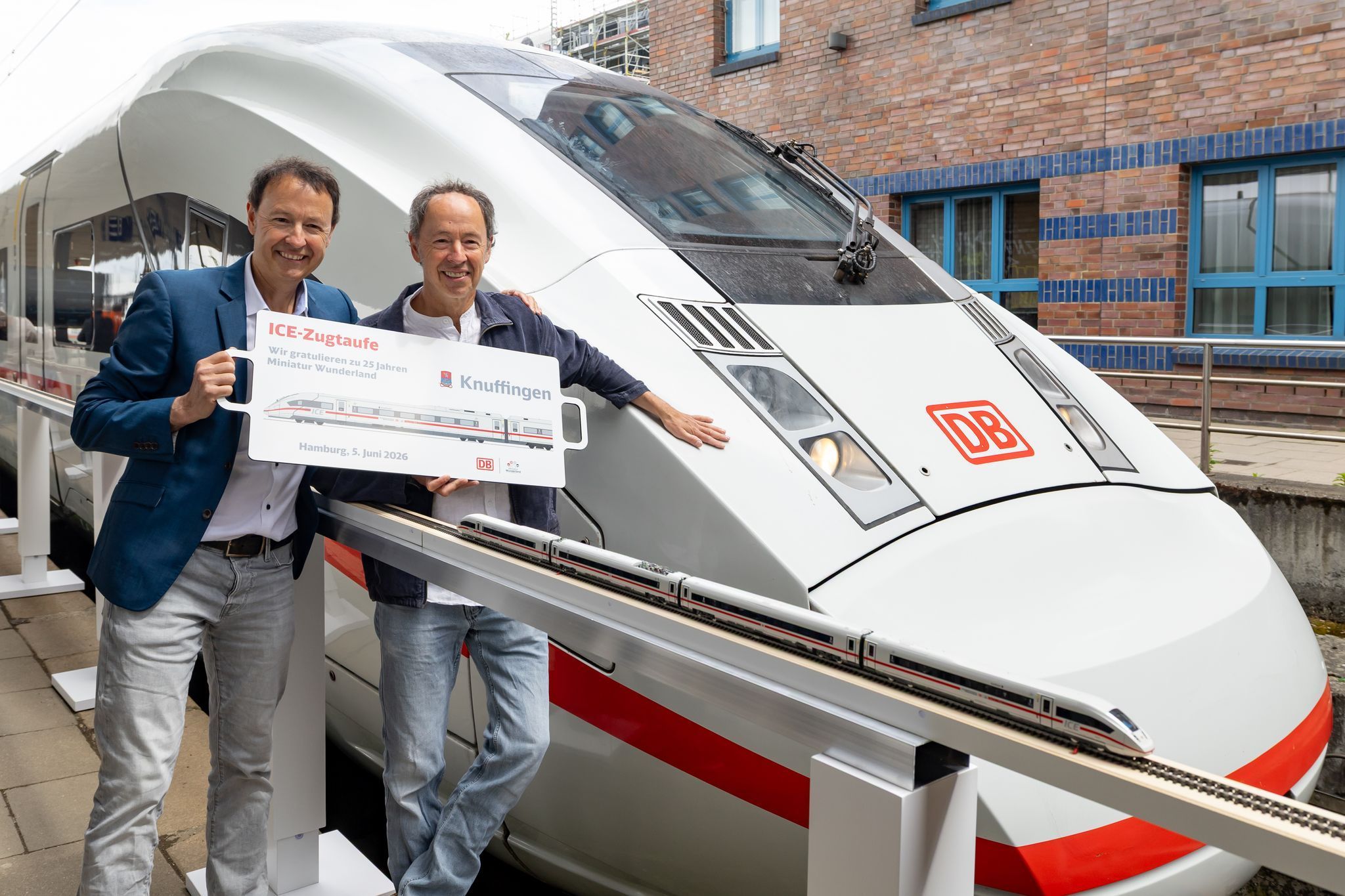 Ein ICE namens Knuffingen: Bahn ehrt Miniatur Wunderland zum 25. Jubiläum mit Sonderzug
