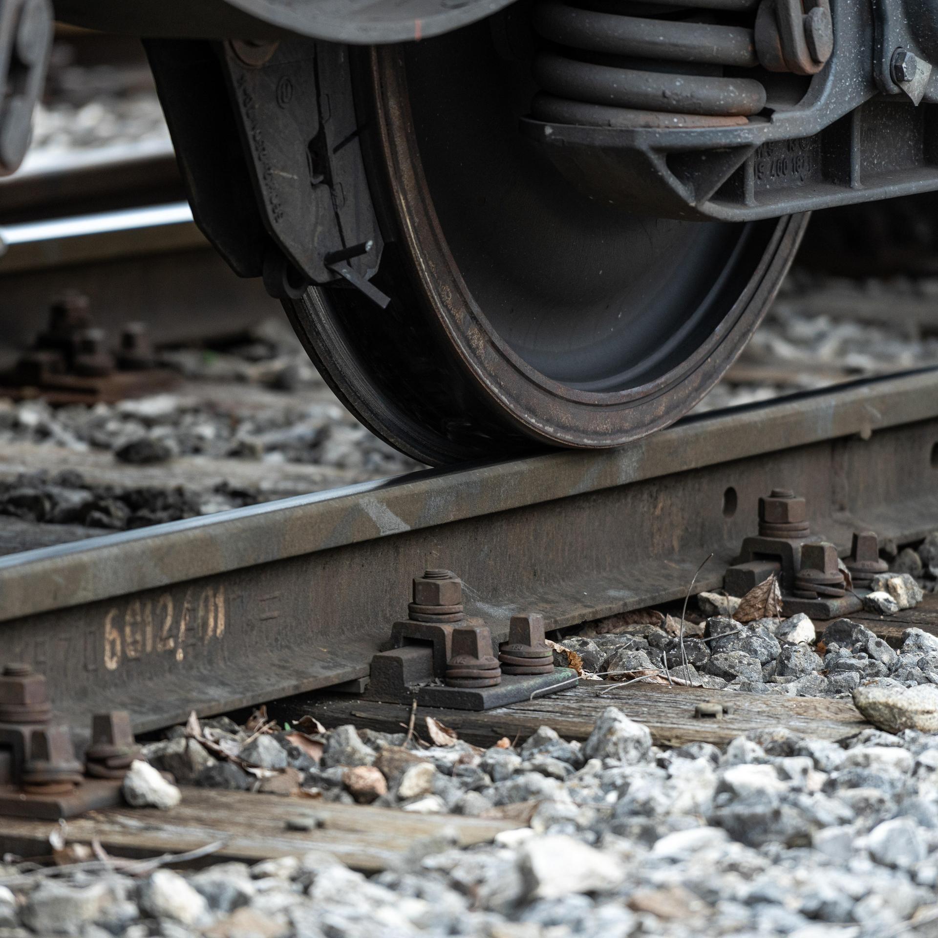 Deutsche Bahn - Auf unsicherer Schiene