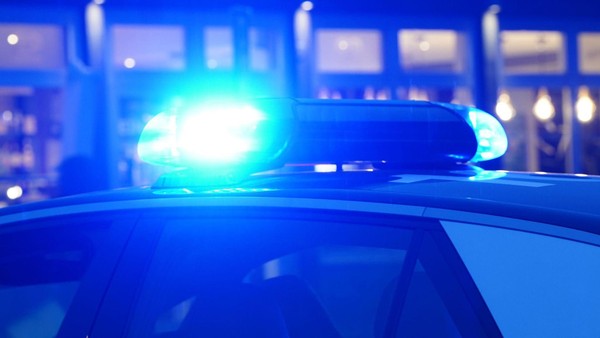 73-Jähriger tritt Steine auf A100 – Zeuge stoppt ihn