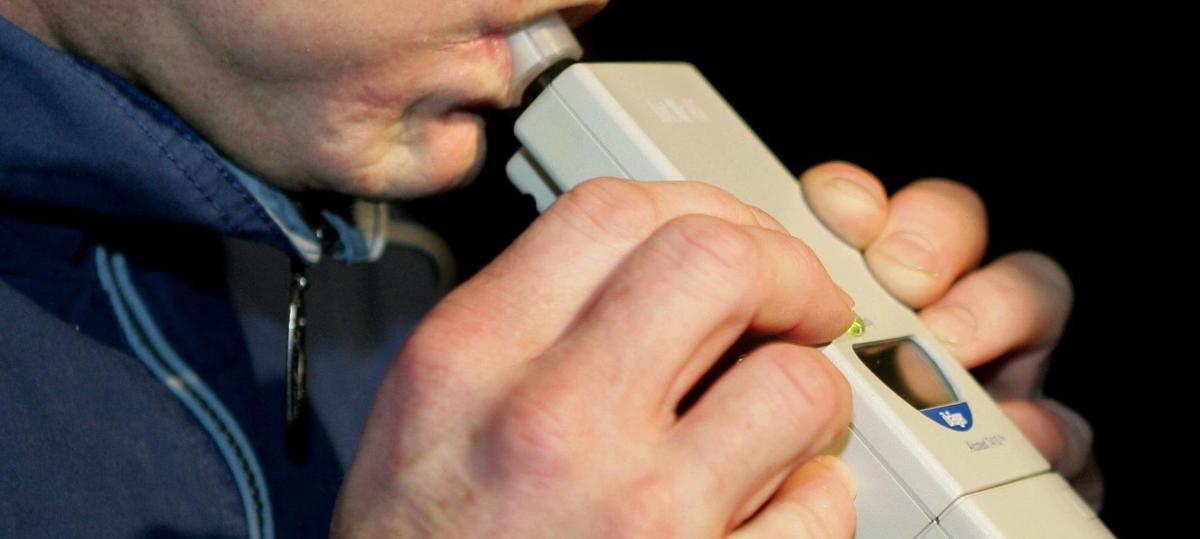 Polizei stoppt ungewöhnliche Fahrt: Betrunkener nimmt Fahrrad mit und landet auf der Autobahn