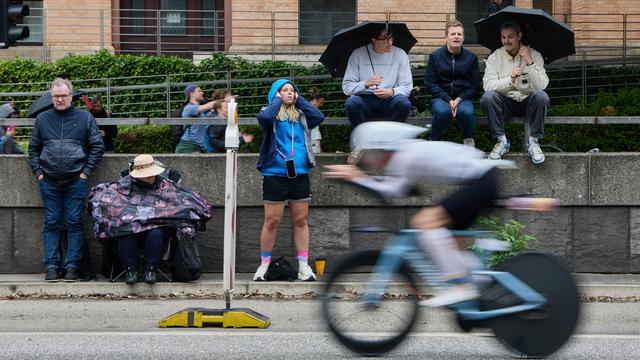Triathlon in Hamburg: Metallsplitter stoppen zahlreiche Radfahrer beim Ironman in Hamburg