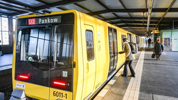 BVG kämpft mit Störungen bei Anzeigen in U-Bahnen
