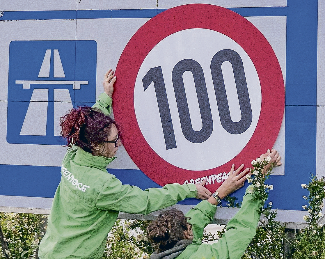 Fahren für den Frieden | Das magische Tempo-100-Schild