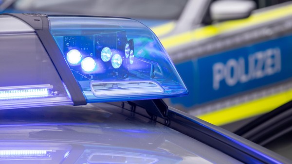 Schwerer Unfall in Berlin-Mitte: Radfahrer in Lebensgefahr – Biker übersah ihn