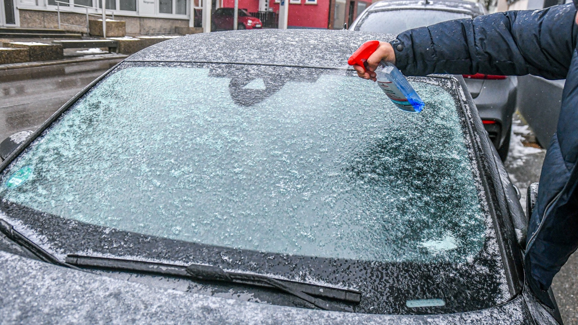 Autowaschen im Winter: Macht das Sinn?