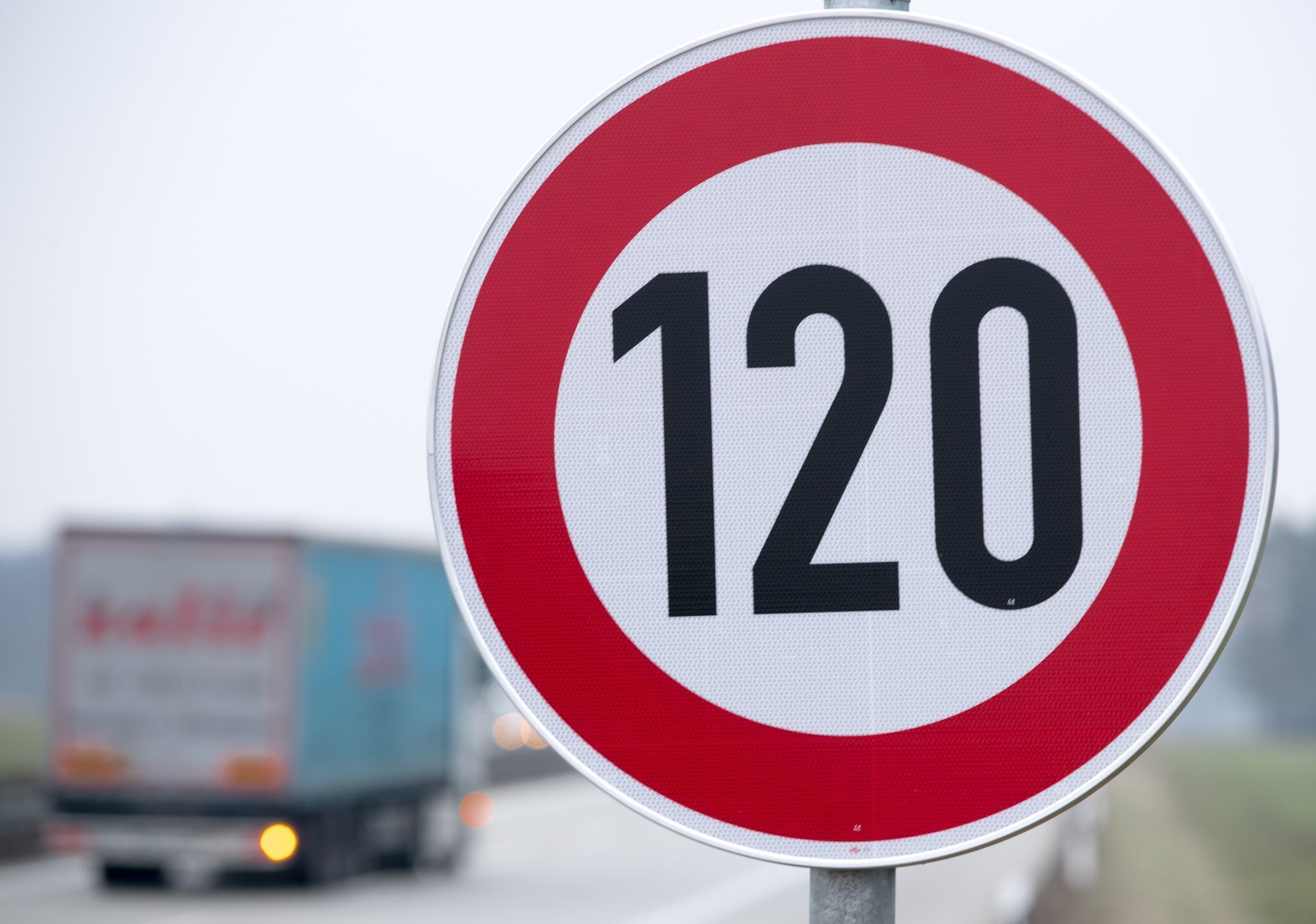 Tempolimit auf A1 bleibt: Autofahrer nimmt Klage gegen Tempo 120 bei Münster zurück