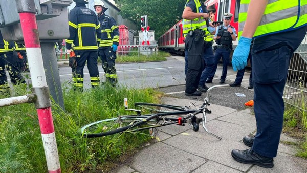 Nach Unfall am Bahnübergang in Sülldorf: Initiative fordert versprochene Brücke